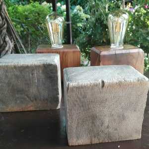 Lampy z dubového dřeva  s 300letou historií